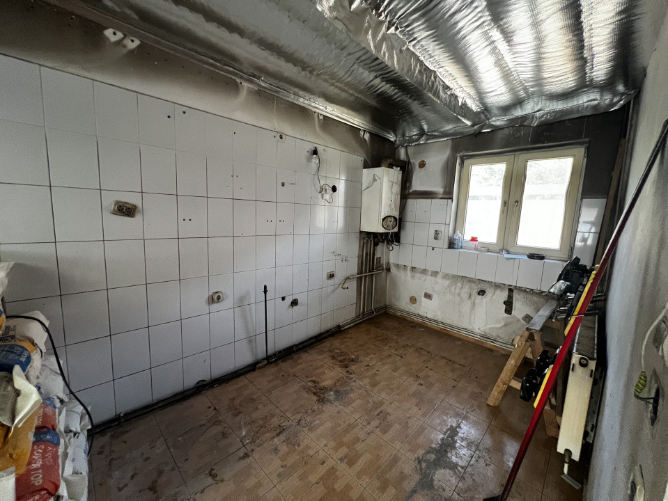 Triplex 80 mp utili, 40 mp curte, parcare, Zona Eroilor