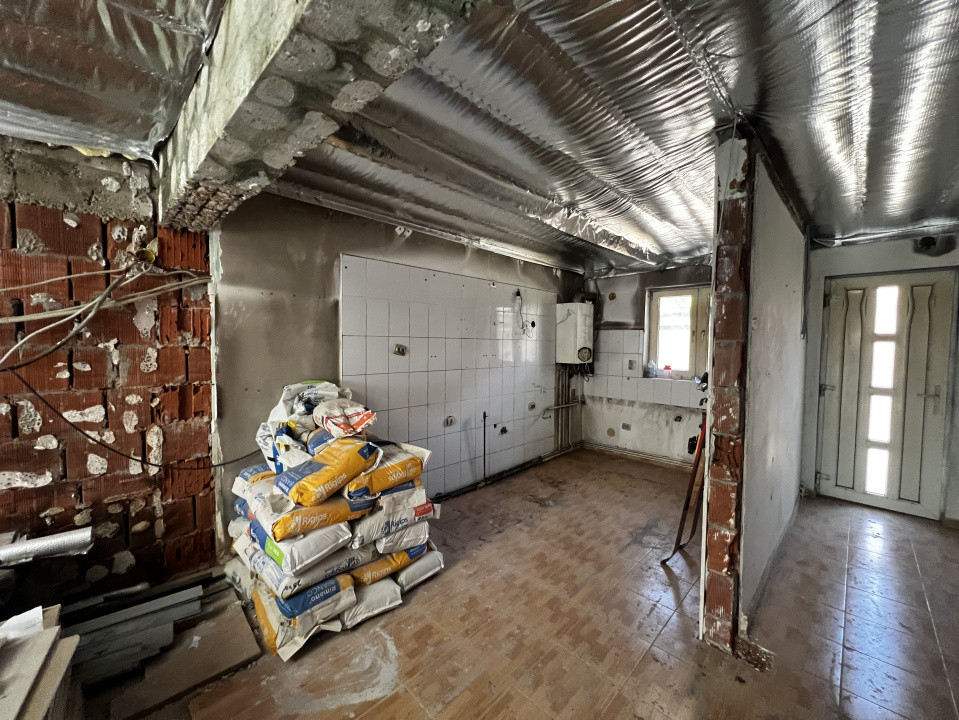 Triplex 80 mp utili, 40 mp curte, parcare, Zona Eroilor