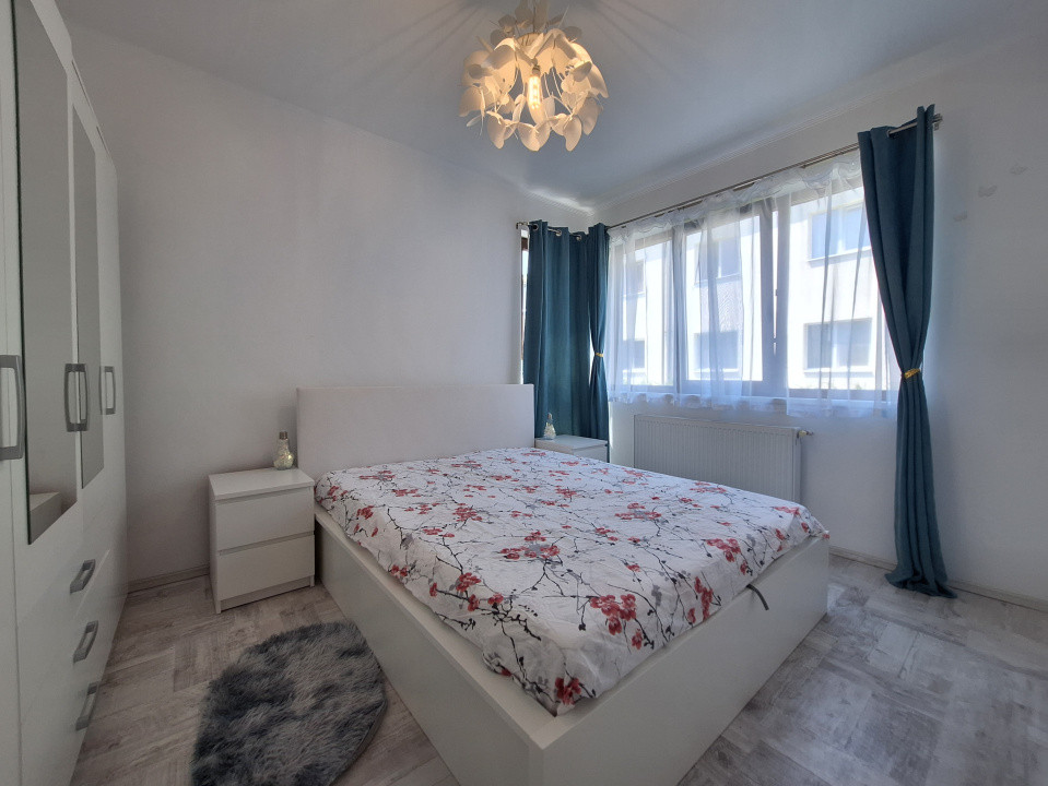 Apartament cu 3 camere, 68 mp, balcon, zona Terra