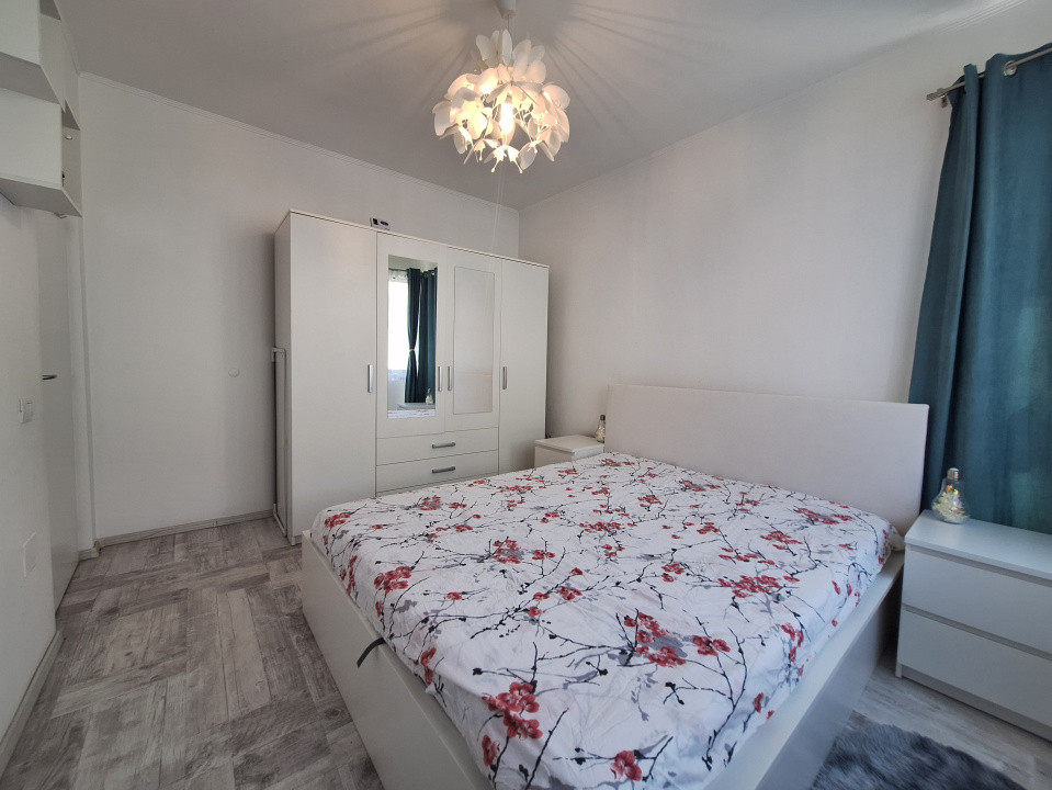 Apartament cu 3 camere, 68 mp, balcon, zona Terra