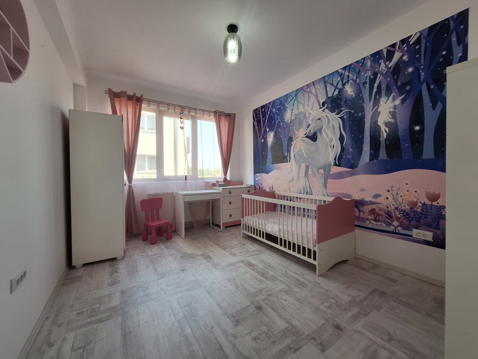 Apartament cu 3 camere, 68 mp, balcon, zona Terra