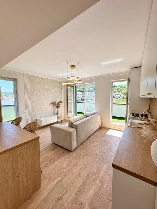 Apartament in BLOC NOU, terasa de 22 mp, parcare, zona Terra