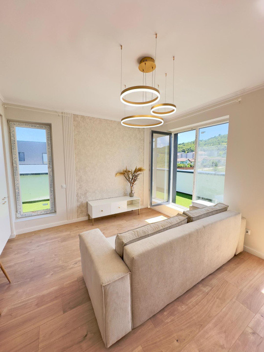 Apartament in BLOC NOU, terasa de 22 mp, parcare, zona Terra