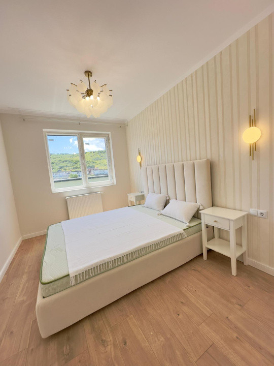 Apartament in BLOC NOU, terasa de 22 mp, parcare, zona Terra