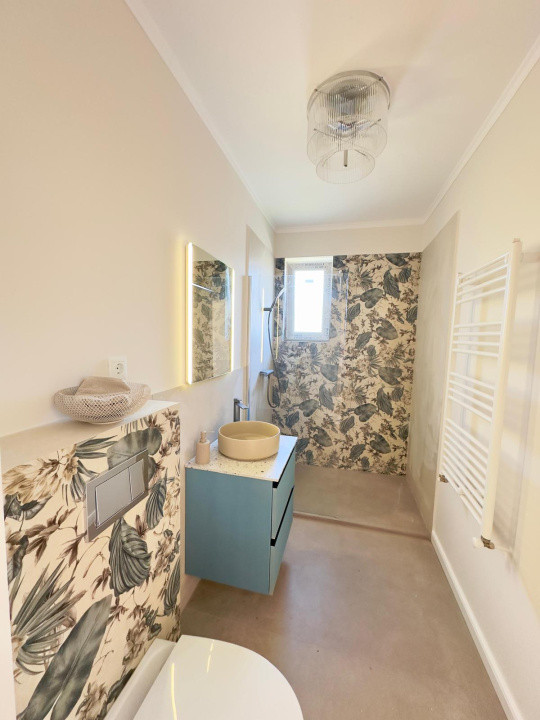 Apartament in BLOC NOU, terasa de 22 mp, parcare, zona Terra