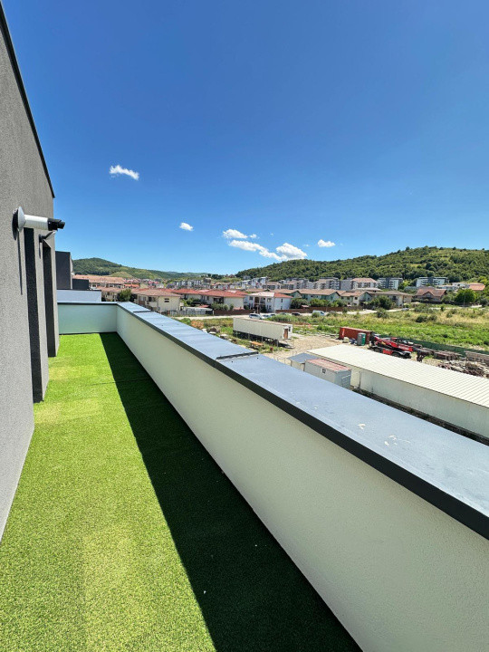 Apartament in BLOC NOU, terasa de 22 mp, parcare, zona Terra