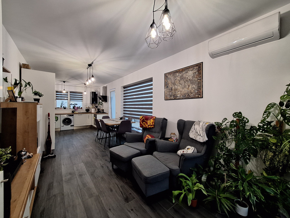 Apartament cu 3 camere, 63 mp, terasa de 88 mp, zona Cetatii