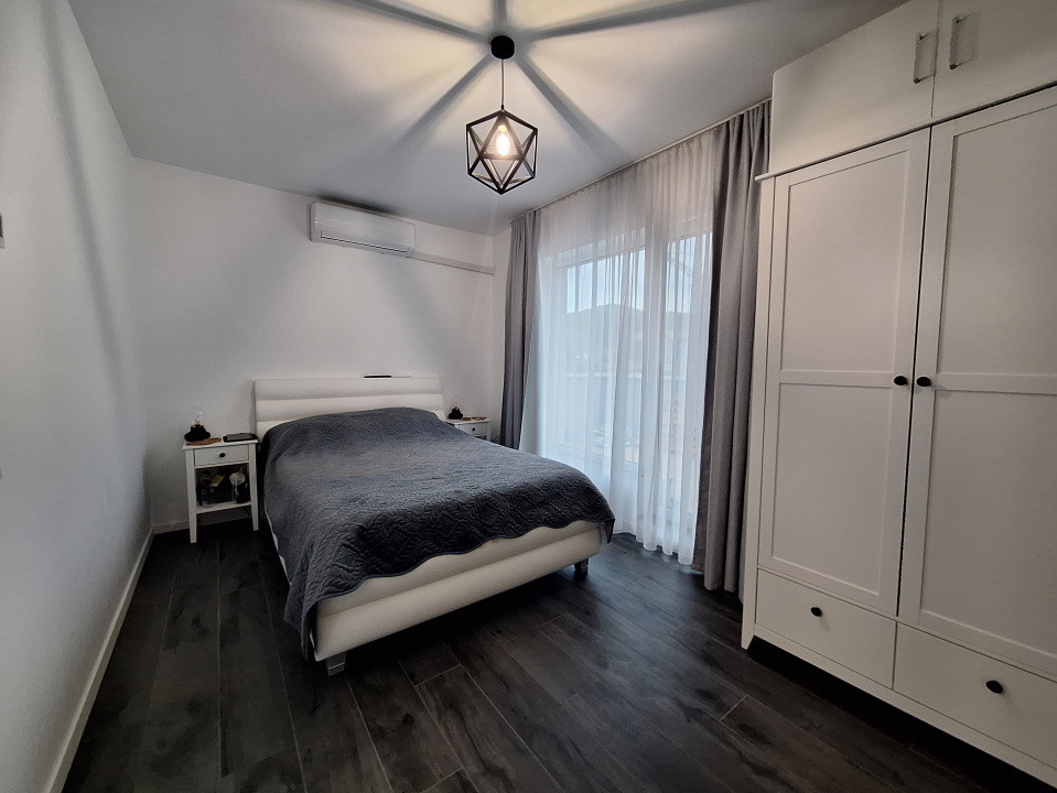 Apartament cu 3 camere, 63 mp, terasa de 88 mp, zona Cetatii