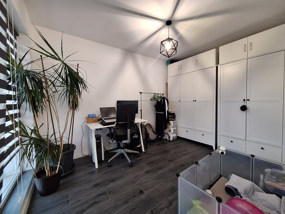 Apartament cu 3 camere, 63 mp, terasa de 88 mp, zona Cetatii