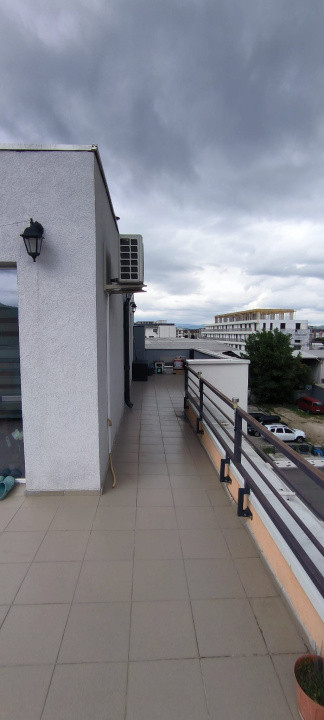 Apartament cu 3 camere, 63 mp, terasa de 88 mp, zona Cetatii