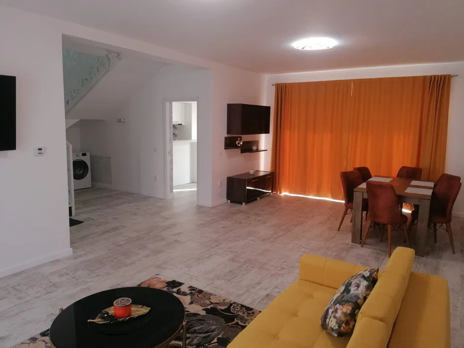 Casă tip duplex, 120 mp utili, 4 camere, 360 mp teren, saună, zona Romul Ladea