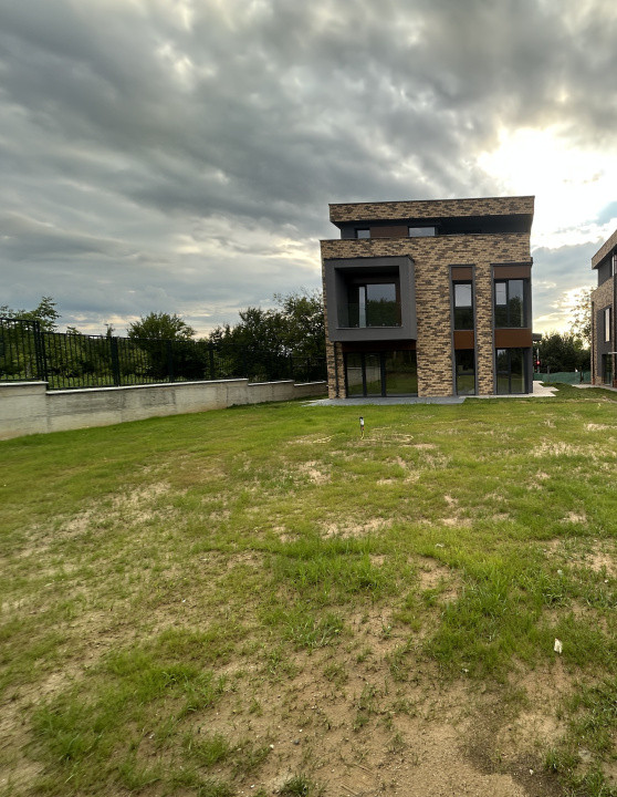 Casa tip duplex semifinisat , 180 mp utili , 400 mp teren zona Făget 