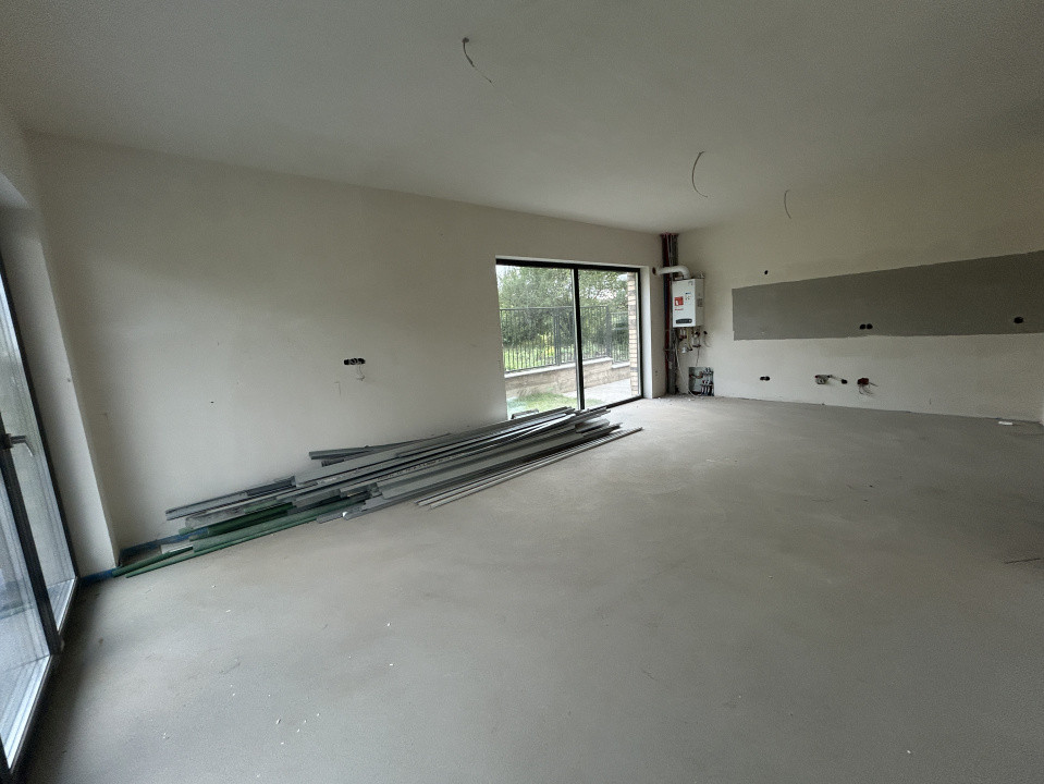 Casa tip duplex semifinisat , 180 mp utili , 400 mp teren zona Făget 