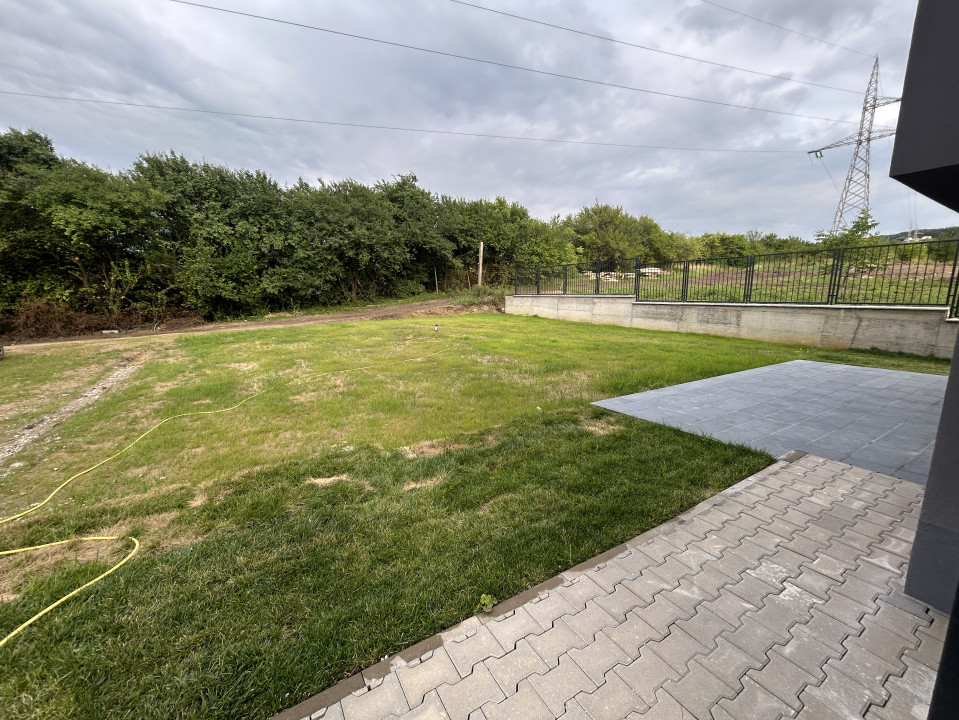 Casa tip duplex semifinisat , 180 mp utili , 400 mp teren zona Făget 