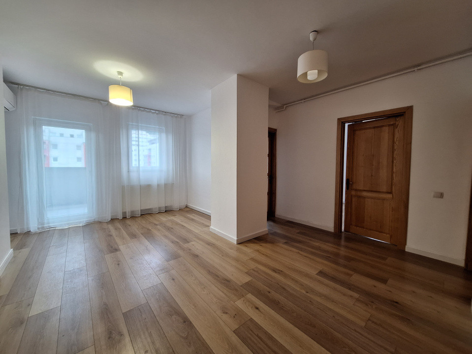 Apartament cu 3 camere, terasa de 20 mp, parcare, zona BMW