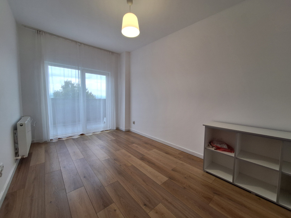 Apartament cu 3 camere, terasa de 20 mp, parcare, zona BMW