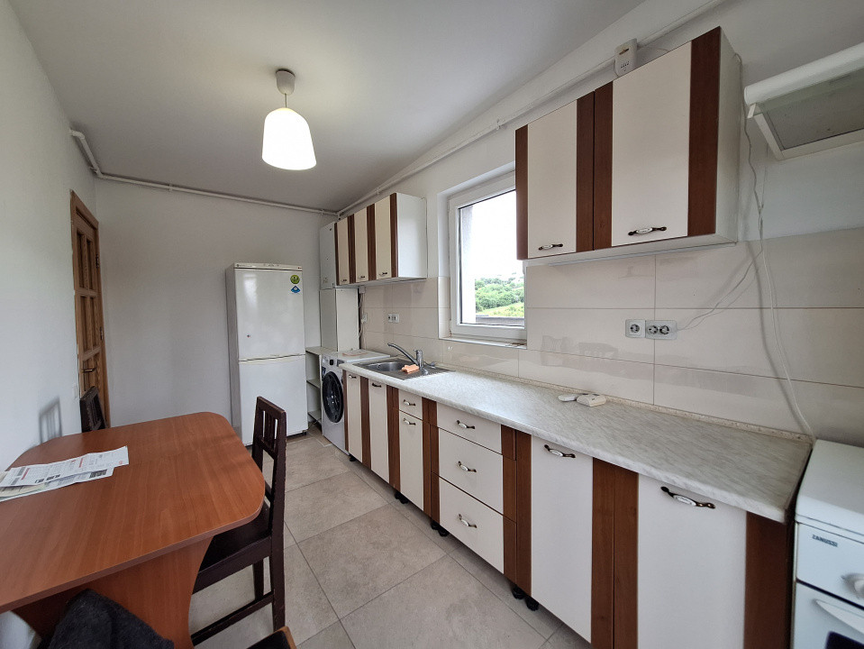 Apartament cu 3 camere, terasa de 20 mp, parcare, zona BMW