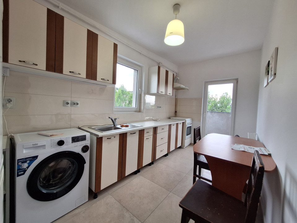 Apartament cu 3 camere, terasa de 20 mp, parcare, zona BMW