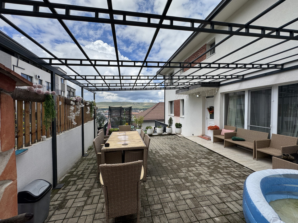 Casa individuala cuplata ,172 mp utili , zona Teilor 