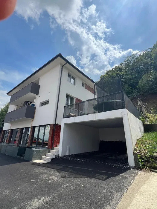 Casa individuala cuplata ,172 mp utili , zona Teilor 