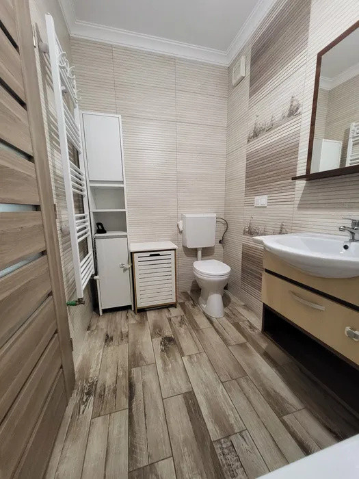 Apartament cu 3 camere, parcare, balcon, zona Stejarului