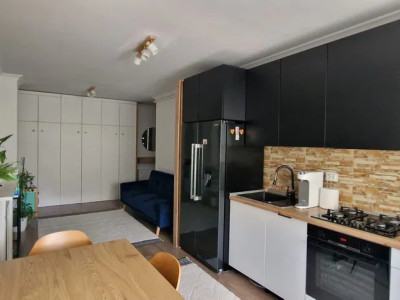 Apartament cu 3 camere, parcare, balcon, zona Stejarului