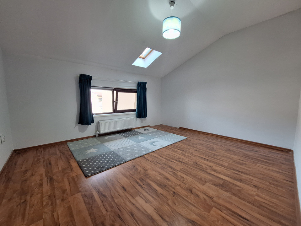 Apartament cu 3 camere, 56 mp, parcare, zona Teilor