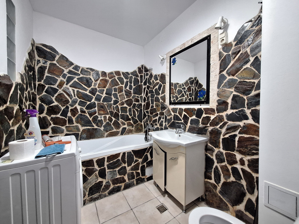 Apartament cu 3 camere, 56 mp, parcare, zona Teilor