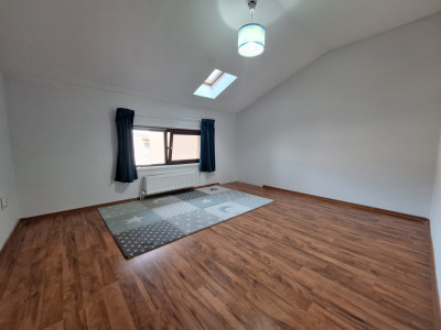 Apartament cu 3 camere, 56 mp, parcare, zona Teilor