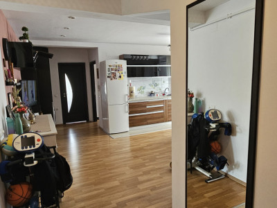 Apartament 3 camere, et intermediar, parcare, Eroilor