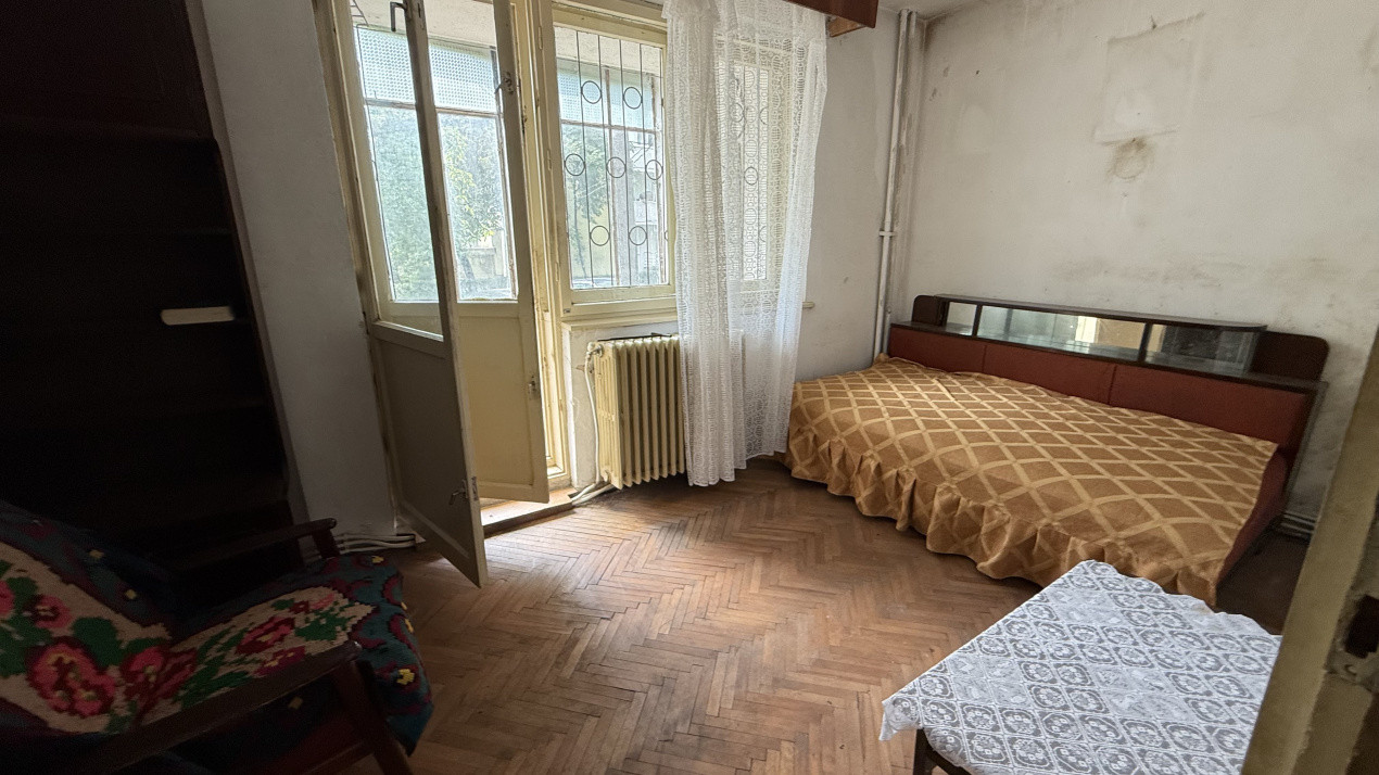 Apartament RENOVABIL de 2 camere in zona hotel Royal