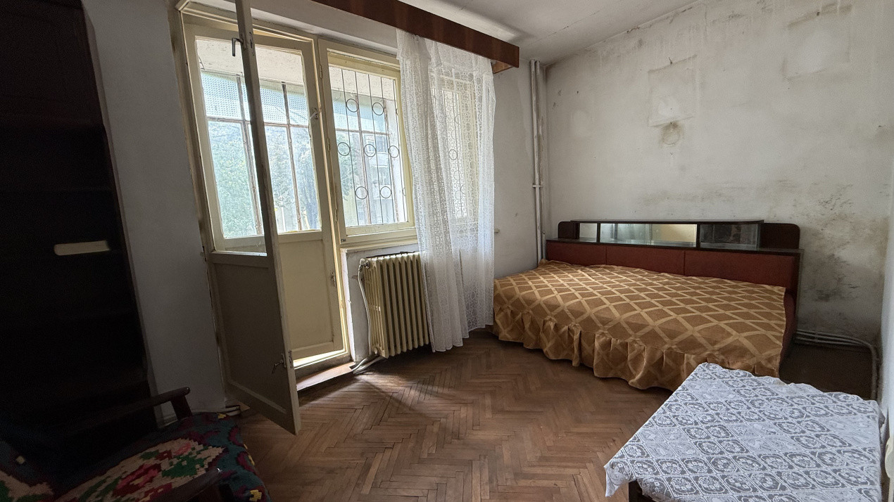 Apartament RENOVABIL de 2 camere in zona hotel Royal