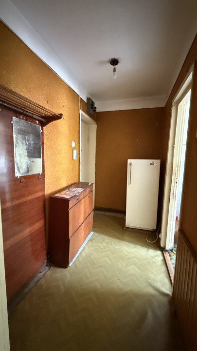 Apartament RENOVABIL de 2 camere in zona hotel Royal