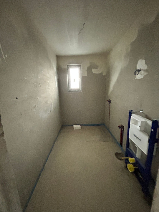 Apartament 3 camere cu parcare, 62 mp, terasa 75 mp, semifinisat, zona Teilor