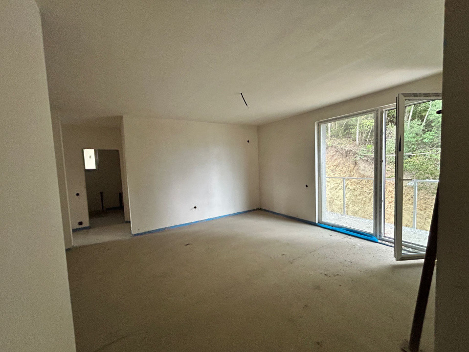 Apartament 3 camere cu parcare, 67 mp, terasa 50 mp, semifinisat, zona Teilor