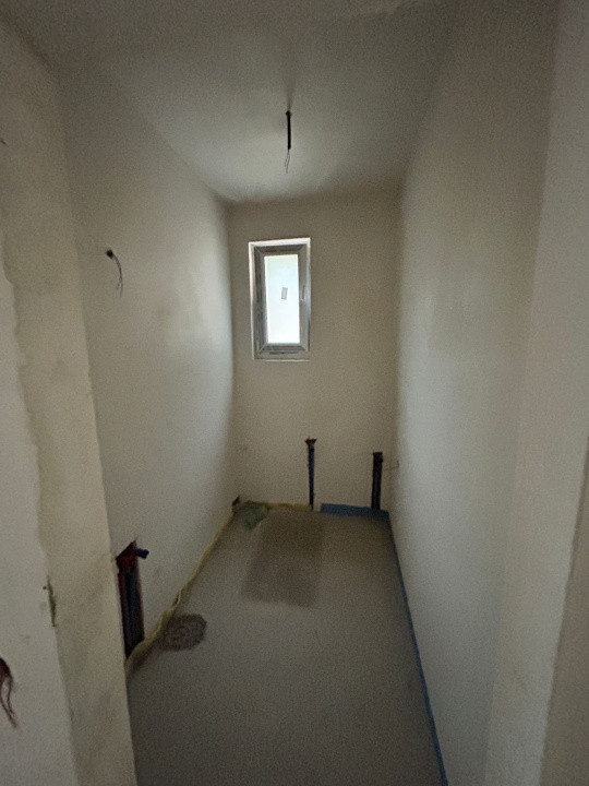 Apartament 3 camere cu parcare, 67 mp, terasa 50 mp, semifinisat, zona Teilor