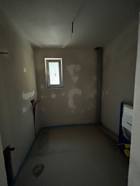 Apartament 3 camere cu parcare, 67 mp, terasa 50 mp, semifinisat, zona Teilor