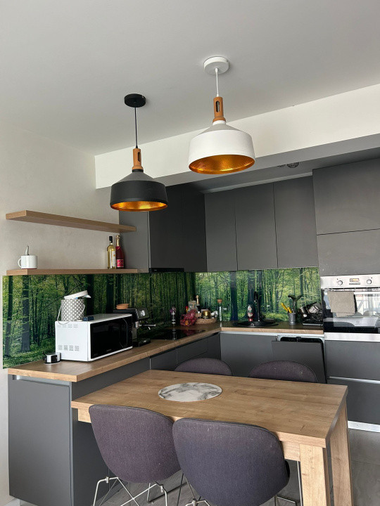 Se închiriază apartament cu 2 camere, ultra finisat, mobilat, și utilat 