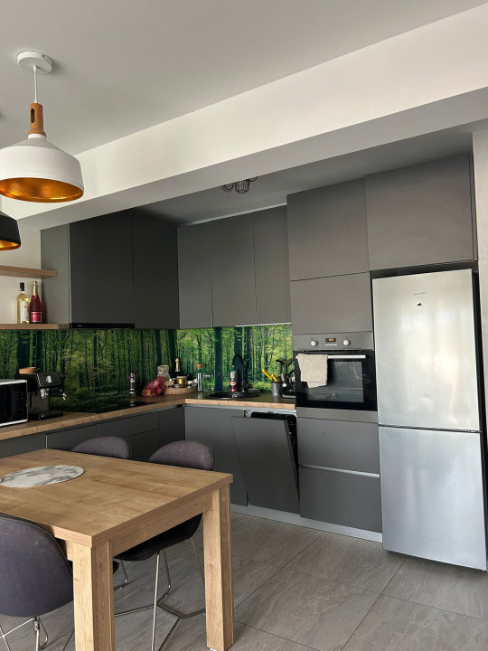 Se închiriază apartament cu 2 camere, ultra finisat, mobilat, și utilat 