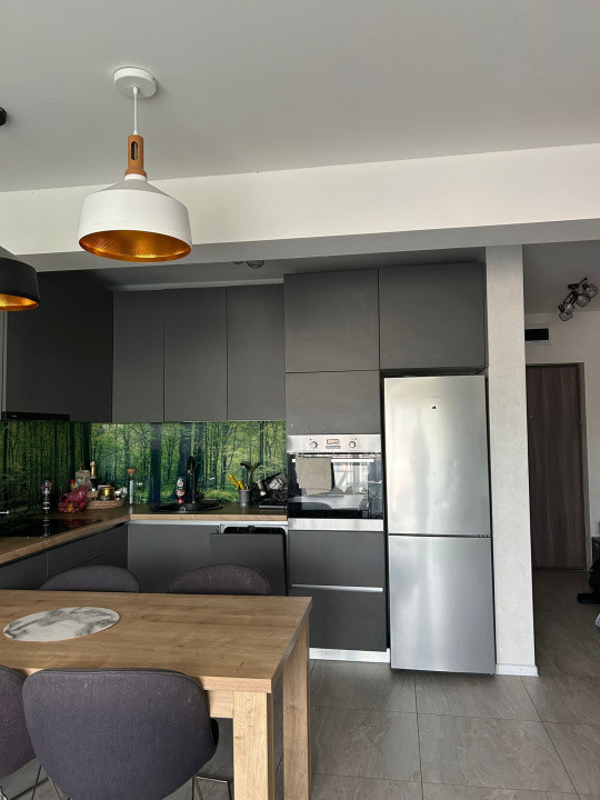 Se închiriază apartament cu 2 camere, ultra finisat, mobilat, și utilat 