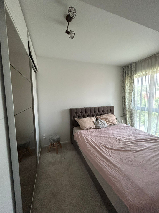 Se închiriază apartament cu 2 camere, ultra finisat, mobilat, și utilat 