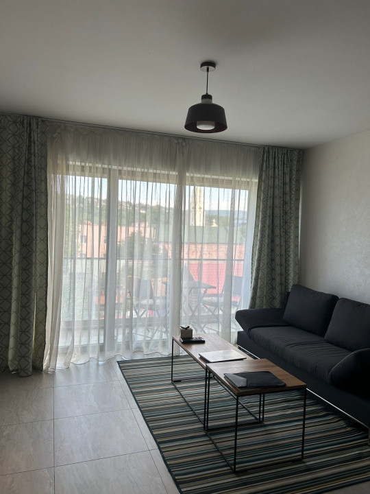 Se închiriază apartament cu 2 camere, ultra finisat, mobilat, și utilat 