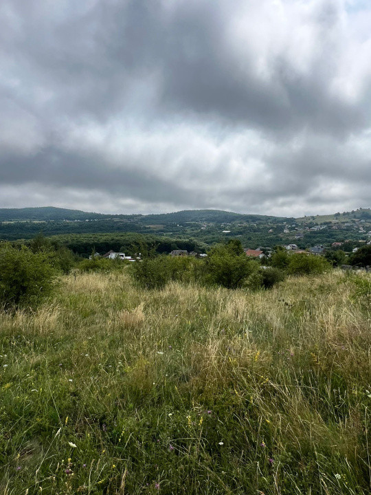 Teren intravilan, 1500 mp, cu view, zona herghelia Salicea