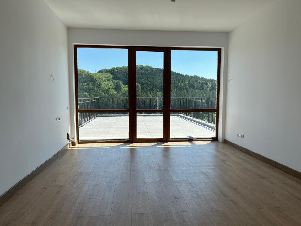 Apartament de 4 camere, 120 mp, terasa de 70 mp, view SUPERB, zona Vivo