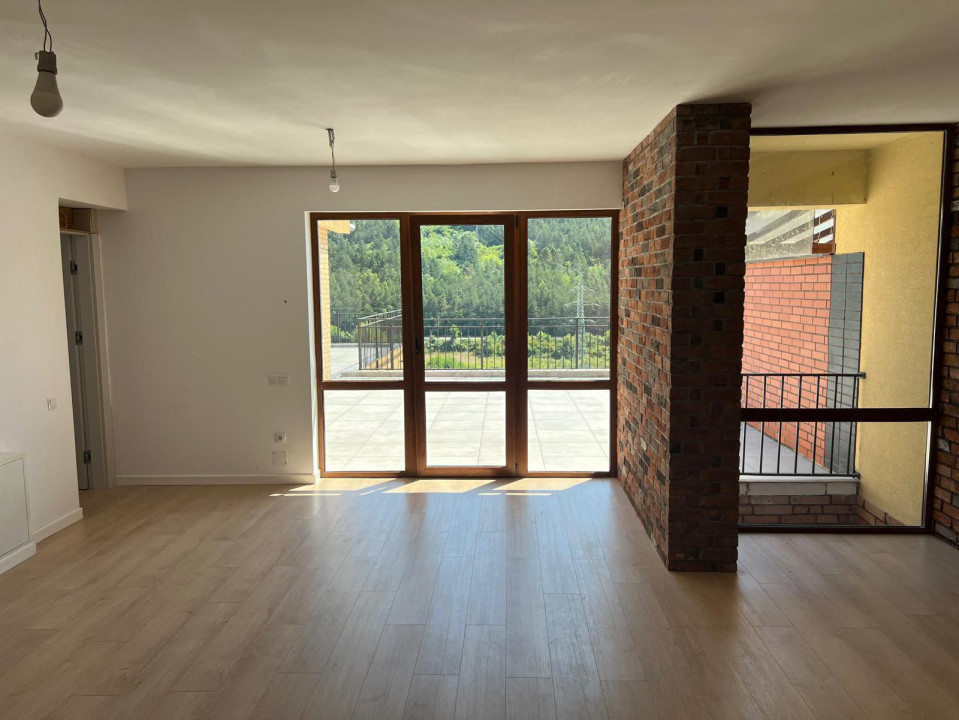 Apartament de 4 camere, 120 mp, terasa de 70 mp, view SUPERB, zona Vivo