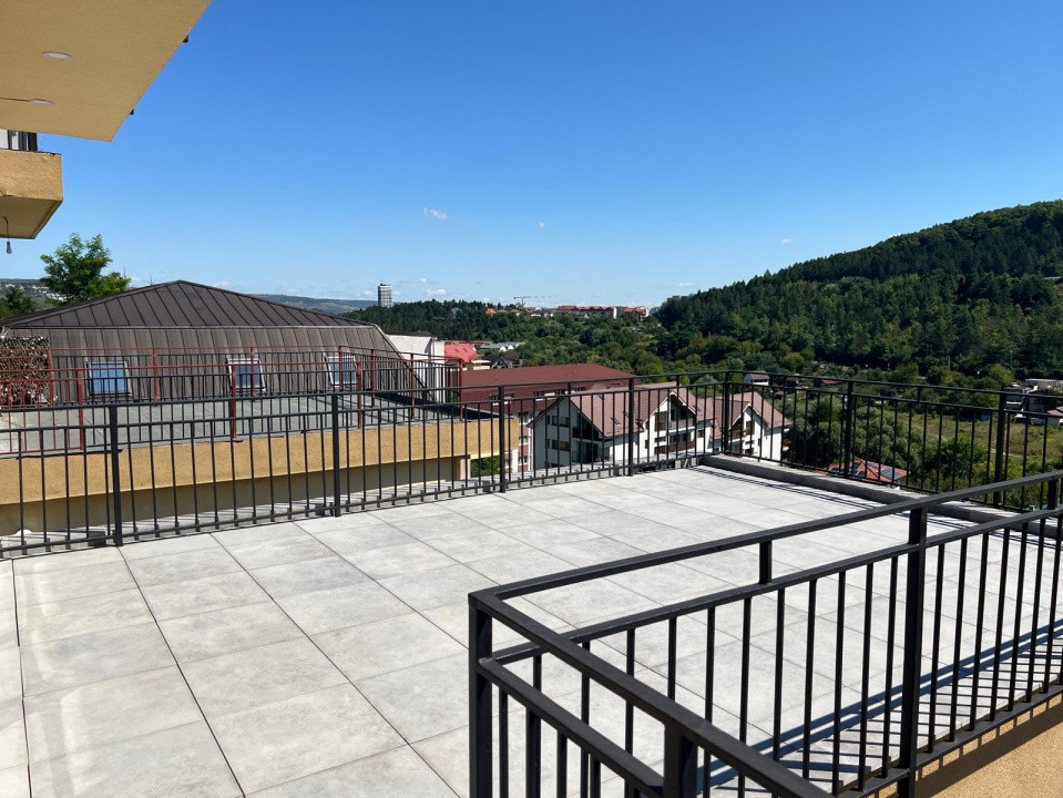 Apartament de 4 camere, 120 mp, terasa de 70 mp, view SUPERB, zona Vivo