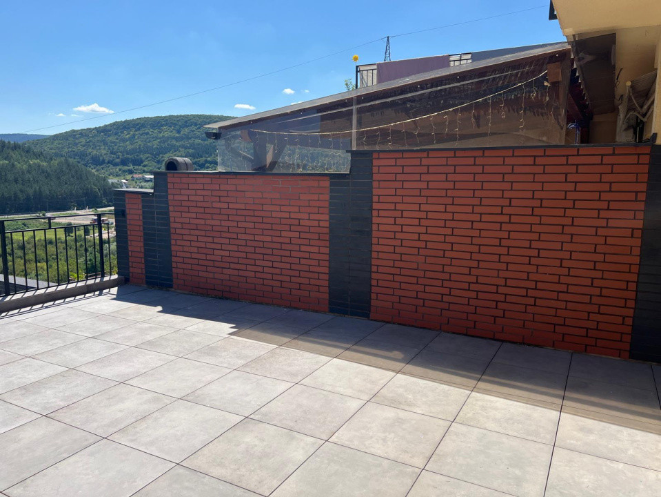 Apartament de 4 camere, 120 mp, terasa de 70 mp, view SUPERB, zona Vivo