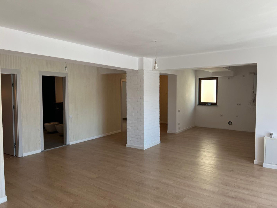 Apartament de 4 camere, 120 mp, terasa de 70 mp, view SUPERB, zona Vivo