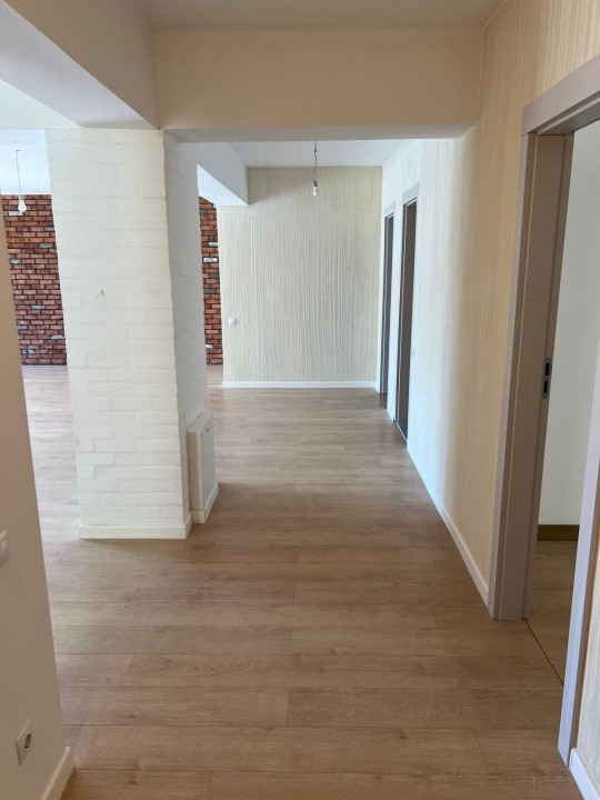 Apartament de 4 camere, 120 mp, terasa de 70 mp, view SUPERB, zona Vivo