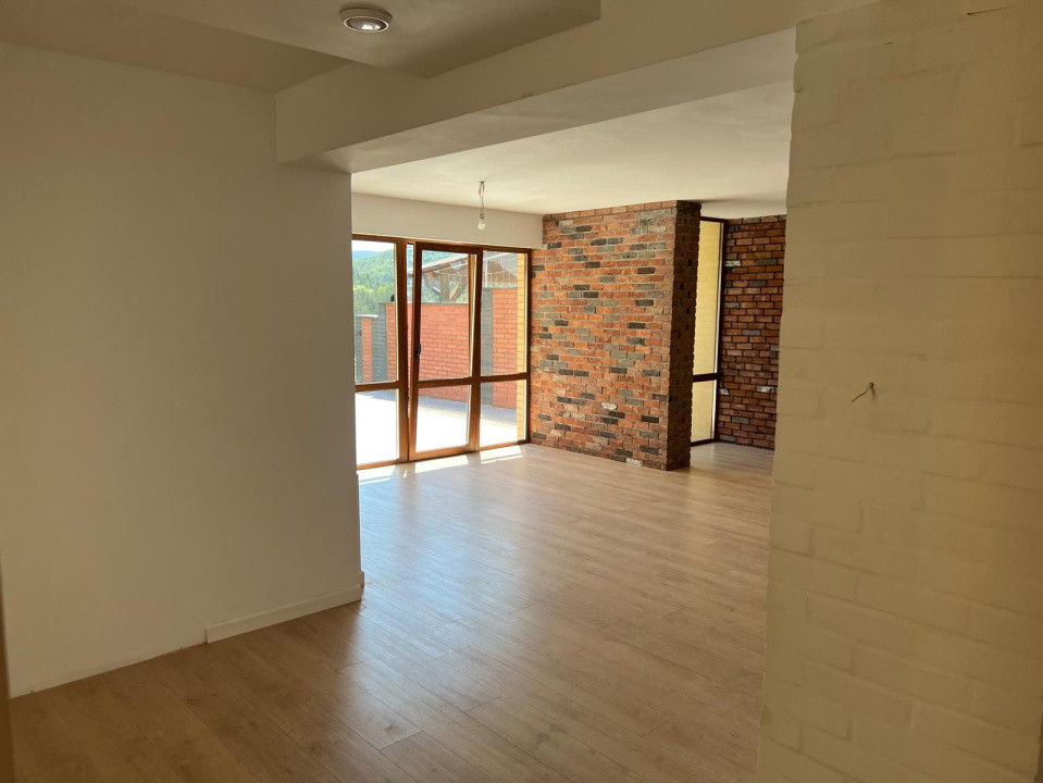 Apartament de 4 camere, 120 mp, terasa de 70 mp, view SUPERB, zona Vivo